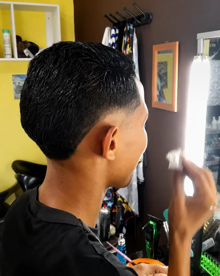 Corte social realizado na Leandro Barbearia