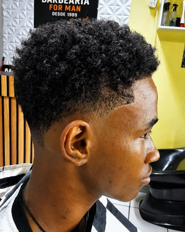Cachos definidos realizado na Leandro Barbearia