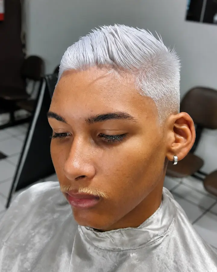 Platinado premium realizado na Leandro Barbearia